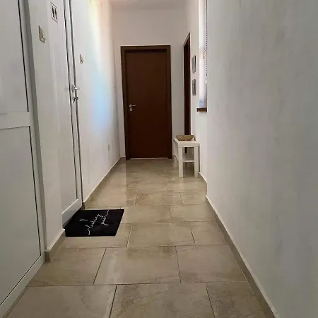 петрови Apartment Chernomorets